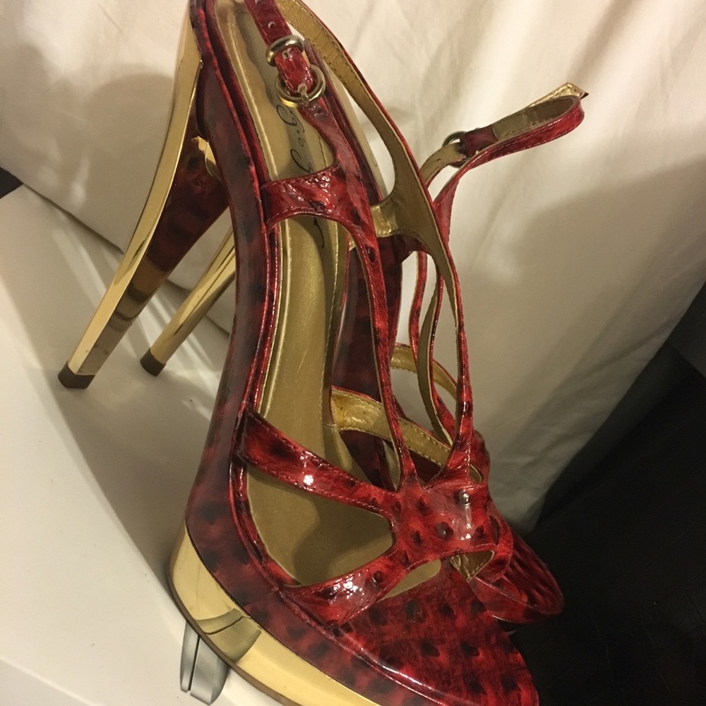 Red heels 👠 - Picture 2 of 4